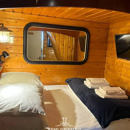 Apartamento The Boat Terrace Retreat 2 Guests Honfleur