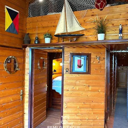 The Boat Terrace Retreat 2 Guests