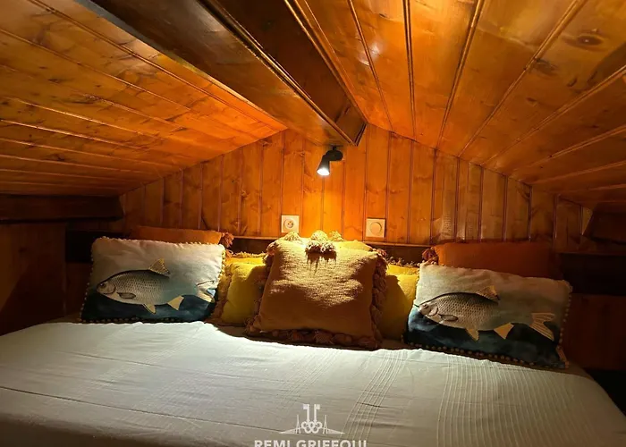 The Boat Terrace Retreat 2 Guests Apartment