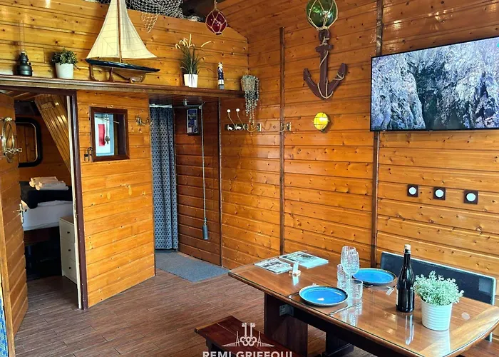 Apartment The Boat Terrace Retreat 2 Guests *