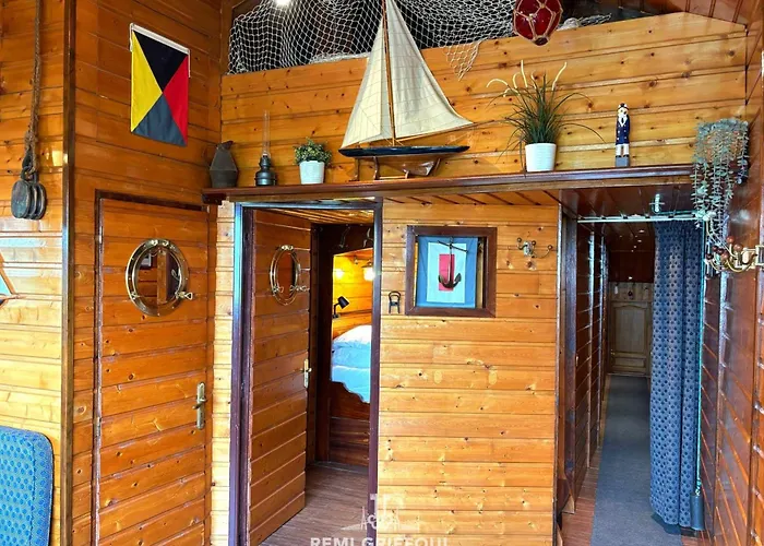 The Boat Terrace Retreat 2 Guests